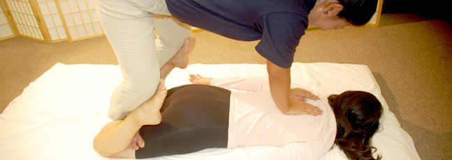 shiatsu-kneeling